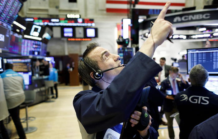 Spread Btp-Bund chiude a 171
