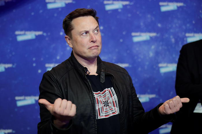 Tesla: richiama 200.000 auto in Cina, problemi al bagagliaio
