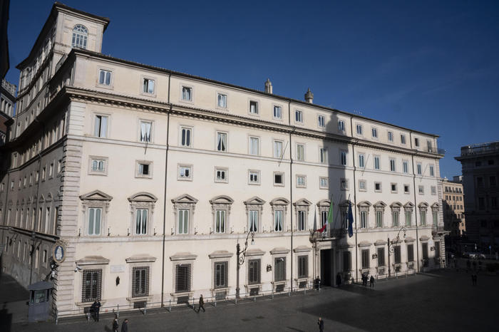 Il Cdm decide su scuola, mascherine e chiusura delle discoteche
