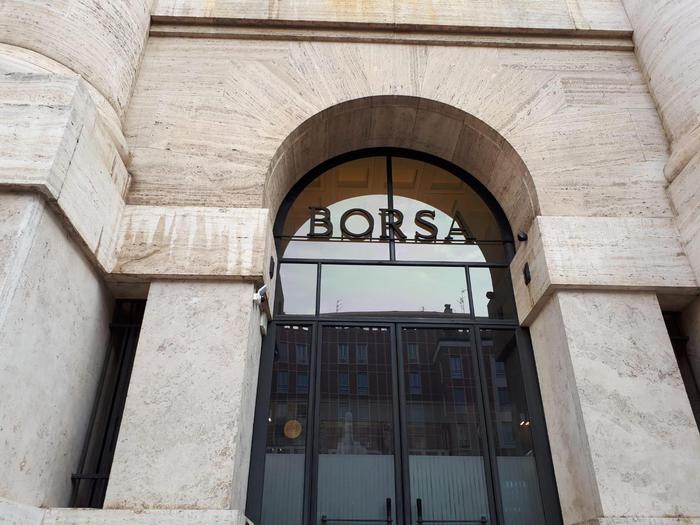 Borsa: Milano chiude in rialzo con Unicredit, Diasorin