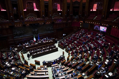 Mes, la maggioranza presenta una sospensiva di 4 mesi